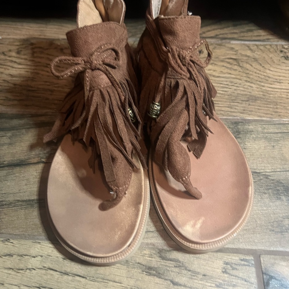 VeryG Brown Fringe Sandals